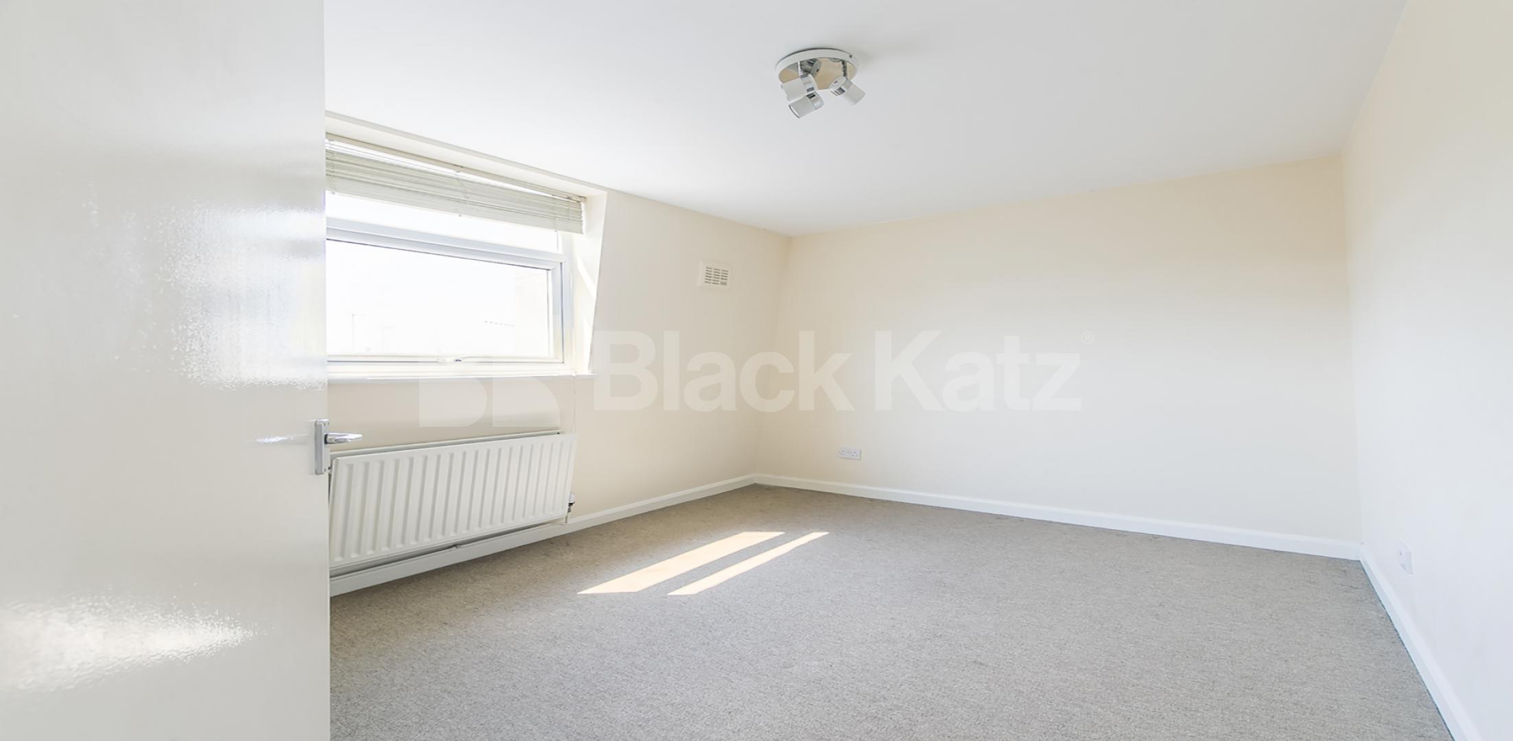			3 Bedroom, 1 bath, 1 reception Flat			 Upper Street, ISLINGTON N1